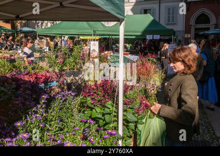 Milano, Italia. 28 settembre 2024. Floralia in Piazza San Marco - Milano (Italia) cronaca - sabato 28 settembre, 2024 (foto di Carlo Cozzoli/LaPresse) Floralia in Piazza San Marco - Milano (Italia) news - sabato 28 settembre 2024 (foto di Carlo Cozzoli/LaPresse) crediti: LaPresse/Alamy Live News Foto Stock