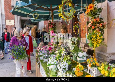 Milano, Italia. 28 settembre 2024. Floralia in Piazza San Marco - Milano (Italia) cronaca - sabato 28 settembre, 2024 (foto di Carlo Cozzoli/LaPresse) Floralia in Piazza San Marco - Milano (Italia) news - sabato 28 settembre 2024 (foto di Carlo Cozzoli/LaPresse) crediti: LaPresse/Alamy Live News Foto Stock