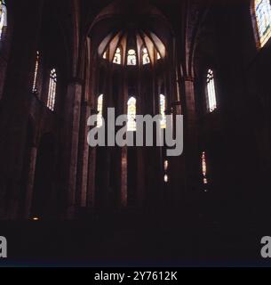 Im Inneren der Kirche Santa Maria del Mar a Barcellona, Spanien um 1986. Foto Stock