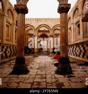 Der im 17. Jahrhundert erbaute Ishak-Pascha-Palast (İshak Paşa Sarayı) bei Dogubeyazit (Doğubeyazıt), Provinz Agri (Ağrı), Ostanatolien, Türkei um 1988. Foto Stock