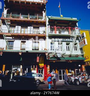 Verzierte Gebäude in der Washington Street Ecke Waverly Place in Chinatown, San Francisco, Kalifornien, USA um 1987. Foto Stock