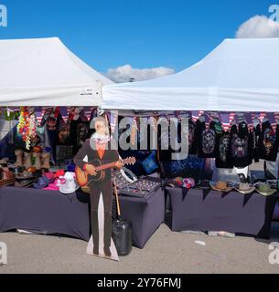 ,UK, 28 Set 2024 Elvis merchandise al Porthcawl Elvis Festival a Porthcawl Regno Unito il 28 2024 settembre Graham Glendinning / Alamy Live News Foto Stock