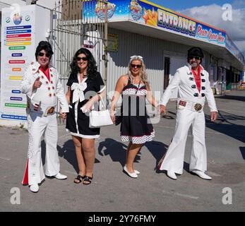 ,UK, 28 set 2024 fan di Elvis durante il Porthcawl Elvis Festival a Porthcawl Regno Unito il 28 2024 settembre Graham Glendinning / Alamy Live News Foto Stock