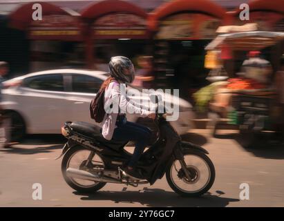 Moto in velocità per le strade di Santa Marta, Colombia Foto Stock