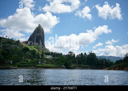 Gita in barca a Piedra del Penol a Guatape, Colombia Foto Stock