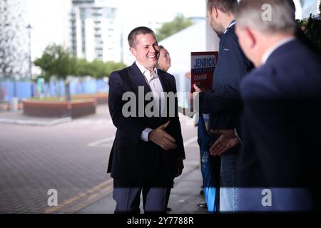 Birmingham, Regno Unito. 28 settembre 2024. Immagine © concessa in licenza a Parsons Media. 28/09/2024. Birmingham, Regno Unito. Arrivi della conferenza del partito conservatore. Hotel Hyatt Regency. Il candidato alla leadership James arriva abilmente all'Hyatt Regency Hotel prima della Conferenza del Partito Conservatore 2024. Foto di Ryan Jenkinson/Parsons Media Credit: andrew parsons/Alamy Live News Foto Stock