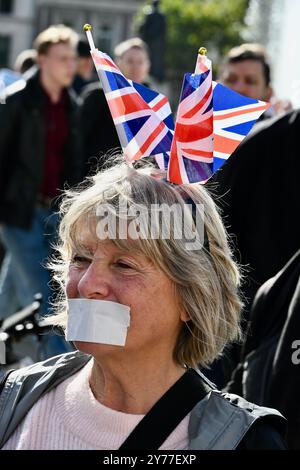 Londra, Regno Unito. 28 settembre 2024. Protesta anti-razzismo di estrema destra a Trafalgar Square. Crediti: michael melia/Alamy Live News Foto Stock