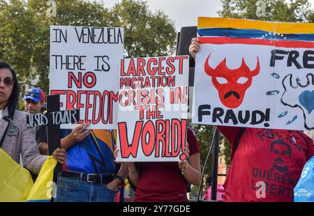 Londra, Regno Unito. 28 settembre 2024. I membri della comunità venezuelana si riuniscono in piazza del Parlamento per protestare contro il presidente del Venezuela, Nicolas Maduro. Crediti: Vuk Valcic/Alamy Live News Foto Stock