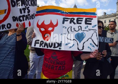 Londra, Regno Unito. 28 settembre 2024. I membri della comunità venezuelana si riuniscono in piazza del Parlamento per protestare contro il presidente del Venezuela, Nicolas Maduro. Crediti: Vuk Valcic/Alamy Live News Foto Stock