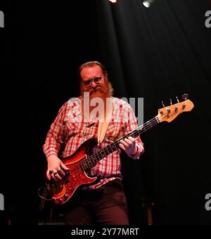 27 settembre 2024, Norfolk, Virginia, Stati Uniti: KEVIN SCOTT della Warren Haynes Band Rocks the Norva in Norfolk, Virginia il 27 settembre 2024, foto Â©Jeff Moore (Credit Image: © Jeff Moore/ZUMA Press Wire) SOLO USO EDITORIALE! Non per USO commerciale! Foto Stock