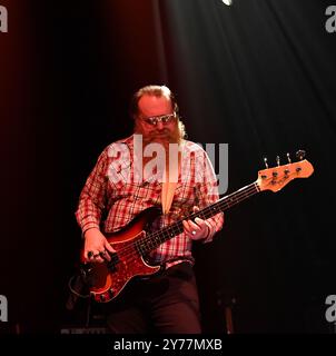 27 settembre 2024, Norfolk, Virginia, Stati Uniti: KEVIN SCOTT della Warren Haynes Band Rocks the Norva in Norfolk, Virginia il 27 settembre 2024, foto Â©Jeff Moore (Credit Image: © Jeff Moore/ZUMA Press Wire) SOLO USO EDITORIALE! Non per USO commerciale! Foto Stock