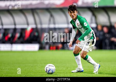 Nijmegen, Paesi Bassi. 28 settembre 2024. NIJMEGEN, PAESI BASSI - SETTEMBRE 28: Hwang in-Beom del Feyenoord corre con il pallone durante l'incontro olandese Eredivisie tra NEC e Feyenoord a Goffertstadion il 28 settembre 2024 a Nijmegen, Paesi Bassi. (Foto di Peter Lous/Orange Pictures) credito: Orange Pics BV/Alamy Live News Foto Stock