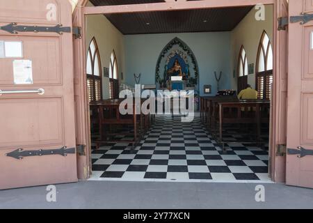 La Cappella alto Vista è una piccola chiesa cattolica ad Aruba, nei pressi di Oranjestad, costruita dal missionario spagnolo e situata sulla cima di una collina. Foto Stock