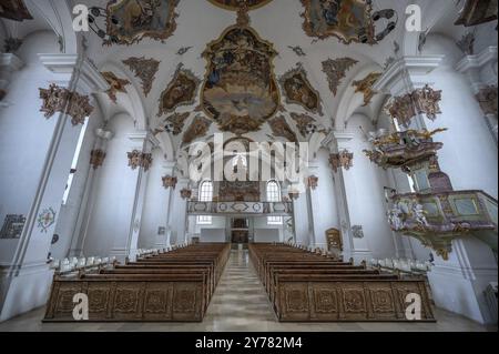 Interno con loft per organo a Heilig Kreuz Minster, costruito intorno al 1400, Rottweil, Baden-Wuerttemberg, Germania, Europa Foto Stock