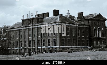 Londra, Inghilterra, 10 maggio 2023: Kensington Palace sembra vintage Foto Stock