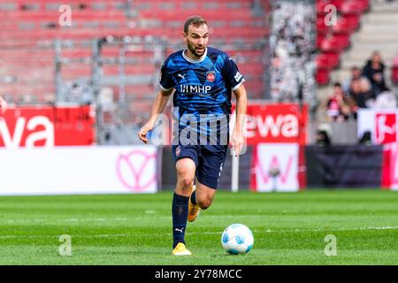 Benedikt Gimber (FC Heidenheim, #05) AM Ball, GER, 1. FSV Mainz 05 vs. 1. FC Heidenheim, Fussball, 1. Bundesliga, 5. Spieltag, Saison 2024/2025, 28.09.2024. LE NORMATIVE DFL VIETANO QUALSIASI USO DI FOTOGRAFIE COME SEQUENZE DI IMMAGINI E/O QUASI-VIDEO. Foto: Eibner-Pressefoto/Florian Wiegand Foto Stock