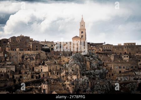 Le pietre dei Sassi di Matera, le cosiddette vecchie case costruite all'interno della roccia in grotte preistoriche. Foto Stock