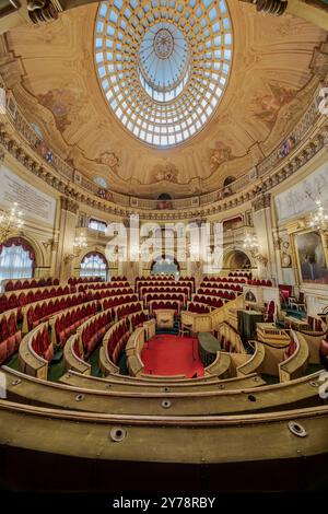 La Casa del Parlamento Subalpino, apre ai visitatori durante i giorni commemorativi della Repubblica. È la più antica d'Europa, intatta dal 1848 Foto Stock