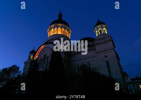 Cluj-Napoca, Romania. 27 aprile 2024: Dormizione della cattedrale di Theotokos, costruita tra il 1923 e il 1933, a Cluj-Napoca. Foto Stock