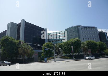 Los Angeles, California, USA 20 settembre 2024 un'ambulanza al Cedars Sinai Hospital il 20 settembre 2024 a Los Angeles, California, USA. Le celebrità che sono morte qui includono Lucille Ball, Frank Sinatra, Elizabeth Taylor, Debbie Reynolds, Barry White, Michael Jackson, Danny Thomas, Nelson Riddle, Edward G. Robinson, Martha Raye, Isabel Sanford, Gene Raymond, Lou Rawls, Gilda Radner, Groucho Marx, Ann Miller, Audrey Meadows, Peter Lawford, Stan Lee, Florence Henderson, Merv Griffin, Eva Gabor, Marion Davies, Robert Goulet, Henry fonda, Bobby Darin, Natalie Cole, Chuck Connors, Mel Blanc, Don C. Foto Stock