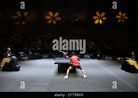 Nel primo turno dei preliminari del singolare maschile, il giocatore cinese di Hong Kong Chen Haohua (a sinistra) ha perso 2-3 contro il giocatore indiano Manasseh Shah. Pechino, Cina.26 settembre 2024.il World Table Tennis Professional League WTT China Grand Slam 2024 è partito al Shougang Park di Pechino il 26 settembre 2024.credito: Zhao Wenyu/China News Service/Alamy Live News Foto Stock