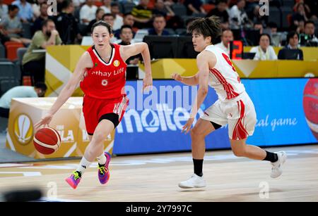 Il cinese Taipei Cathay Life giocatore della squadra Ling Juan (in rosso) è in gioco. Chengdu, Cina. 26 settembre 2024. La FIBA Asian Women's Basketball League ha preso il via a Chengdu, provincia del Sichuan. Il team cinese Taipei Cathay Life ha sconfitto il team giapponese Fujitsu Red Wave 76-70 il 26 settembre 2024.Credit: An Yuan/China News Service/Alamy Live News Foto Stock