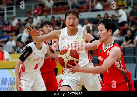 Chen Mengxin (in rosso), giocatore cinese della squadra di Taipei Cathay Life, è in gioco. Chengdu, Cina. 26 settembre 2024. La FIBA Asian Women's Basketball League ha preso il via a Chengdu, provincia del Sichuan. Il team cinese Taipei Cathay Life ha sconfitto il team giapponese Fujitsu Red Wave 76-70 il 26 settembre 2024.Credit: An Yuan/China News Service/Alamy Live News Foto Stock