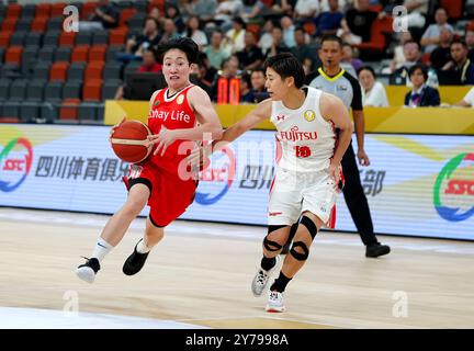 Chen Mengxin (in rosso), giocatore cinese della squadra di Taipei Cathay Life, è in gioco. Chengdu, Cina. 26 settembre 2024. La FIBA Asian Women's Basketball League ha preso il via a Chengdu, provincia del Sichuan. Il team cinese Taipei Cathay Life ha sconfitto il team giapponese Fujitsu Red Wave 76-70 il 26 settembre 2024.Credit: An Yuan/China News Service/Alamy Live News Foto Stock