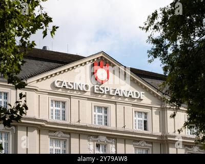 Insegna con il logo del Casino Esplanade sull'esterno dell'edificio. L'attività di gioco d'azzardo è offerta dalla Spielbank Hamburg, una società governativa. Foto Stock