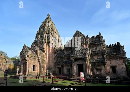 Il parco storico di Phanom Rung è un sito archeologico in Thailandia, che copre le rovine di Prasat Phanom Rung, un complesso di templi dell'Impero Khmer indù Foto Stock