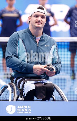 Tokyo, Giappone. 29 settembre 2024. Gustavo FERNANDEZ (secondo classificato) posa per le telecamere durante la cerimonia di premiazione per la finale di Wheelchair Men's Singles del Kinoshita Group Japan Open Tennis Championships 2024 all'Ariake Colosseum. Questo è il torneo ATP Tour più longevo in Asia, che si è tenuto per la prima volta nel 1972. I tornei si svolgono dal 23 settembre al 1° ottobre. Tokito Oda ha vinto 6/3, 6/4. (Credit Image: © Rodrigo Reyes Marin/ZUMA Press Wire) SOLO PER USO EDITORIALE! Non per USO commerciale! Crediti: ZUMA Press, Inc./Alamy Live News Foto Stock