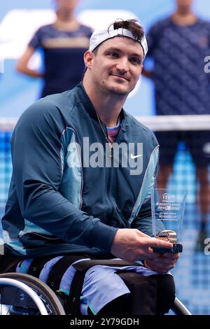 Tokyo, Giappone. 29 settembre 2024. Il primo corridore Gustavo FERNANDEZ (ARG) posa per le telecamere durante la cerimonia di premiazione per la finale di Wheelchair Men's Singles del Kinoshita Group Japan Open Tennis Championships 2024 all'Ariake Colosseum. Questo è il torneo ATP Tour più longevo in Asia, che si è tenuto per la prima volta nel 1972. I tornei si svolgono dal 23 settembre al 1° ottobre. Tokito Oda ha vinto 6/3, 6/4. (Credit Image: © Rodrigo Reyes Marin/ZUMA Press Wire) SOLO PER USO EDITORIALE! Non per USO commerciale! Crediti: ZUMA Press, Inc./Alamy Live News Foto Stock