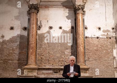 Roma, Italia. 28 settembre 2024. Il regista Abel Ferrara partecipa alla lettura di poesie ''Divine Echoes'' presso Sant'Andrea De Scaphis a Roma, Italia, il 28 settembre 2024. (Foto di Luca Carlino/NurPhoto) credito: NurPhoto SRL/Alamy Live News Foto Stock