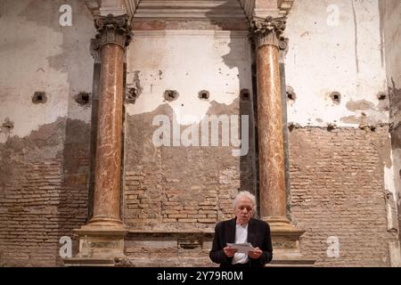 Roma, Italia. 28 settembre 2024. Il regista Abel Ferrara partecipa alla lettura di poesie ''Divine Echoes'' presso Sant'Andrea De Scaphis a Roma, Italia, il 28 settembre 2024. (Foto di Luca Carlino/NurPhoto) credito: NurPhoto SRL/Alamy Live News Foto Stock