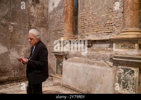 Roma, Italia. 28 settembre 2024. Il regista Abel Ferrara partecipa alla lettura di poesie ''Divine Echoes'' presso Sant'Andrea De Scaphis a Roma, Italia, il 28 settembre 2024. (Foto di Luca Carlino/NurPhoto) credito: NurPhoto SRL/Alamy Live News Foto Stock