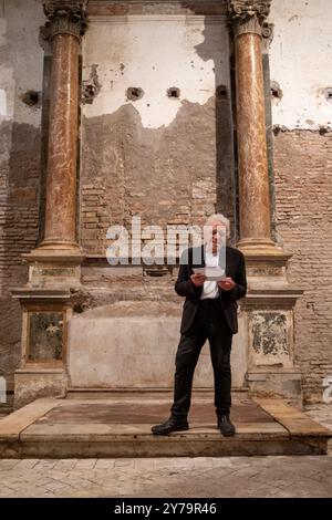 Roma, Italia. 28 settembre 2024. Il regista Abel Ferrara partecipa alla lettura di poesie ''Divine Echoes'' presso Sant'Andrea De Scaphis a Roma, Italia, il 28 settembre 2024. (Foto di Luca Carlino/NurPhoto) credito: NurPhoto SRL/Alamy Live News Foto Stock