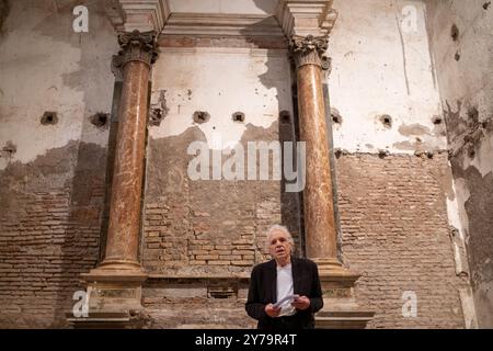 Roma, Italia. 28 settembre 2024. Il regista Abel Ferrara partecipa alla lettura di poesie ''Divine Echoes'' presso Sant'Andrea De Scaphis a Roma, Italia, il 28 settembre 2024. (Foto di Luca Carlino/NurPhoto) credito: NurPhoto SRL/Alamy Live News Foto Stock