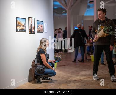 Arbetets Museum's (Museum of Work) Dokfotosalong 2024 ha aperto a Kulturnatten (notte della cultura) 2024 a Norrköping il 28 settembre. Foto Stock