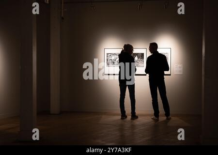 Arbetets Museum's (Museum of Work) Dokfotosalong 2024 ha aperto a Kulturnatten (notte della cultura) 2024 a Norrköping il 28 settembre. Foto Stock