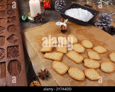Periodo natalizio, cottura dei biscotti Spekulatius, periodo dell'Avvento, cottura natalizia, DATA DI REGISTRAZIONE DEL cibo stagionale NON INDICATA Foto Stock