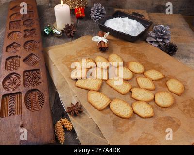 Periodo natalizio, cottura dei biscotti Spekulatius, periodo dell'Avvento, cottura natalizia, DATA DI REGISTRAZIONE DEL cibo stagionale NON INDICATA Foto Stock