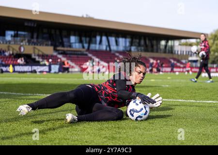 Rotterdam - portiere del Feyenoord V1 Jacintha Weimar durante la partita tra Feyenoord V1 contro AZ V1 a Nieuw Varkenoord il 29 settembre 2024 a Rotterdam, Paesi Bassi. (Foto Box to Box/Tom Bode) Foto Stock