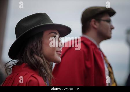 Londra, Regno Unito. 29 settembre 2024. Sheep Drive attraversa il Southwark Bridge. La Worshipful Company of Woolmen Sheep Drive è condotta attraverso il Southwark Bridge da Freemen (e donne) della City di Londra, che storicamente era permesso portare bestiame e attrezzi in città senza pagare tasse. Crediti: Guy Corbishley/Alamy Live News Foto Stock