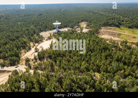 Vista aerea dell'area ristretta del radiotelescopio Irbene in Lettonia, Europa Foto Stock