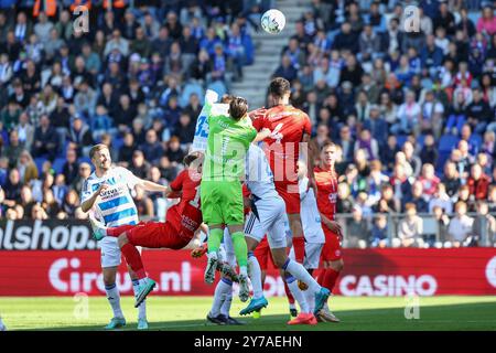 Zwolle, NLD. 28 settembre 2024. ZWOLLE, 29-09-2024, MAC3PARK Stadium, stagione 2024/2025, Eredivisie Football olandese. PEC Zwolle portiere Jasper Schendelaar durante la partita PEC Zwolle - Almere City Credit: Pro Shots/Alamy Live News Foto Stock