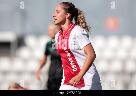 Amsterdam, Paesi Bassi. 29 settembre 2024. AMSTERDAM, 29-09-2024, De Toekomst, Azerion Eredivisie vrouwen, Ajax - PEC (donne), stagione 2024/2025, durante la partita Ajax - PEC (donne), la giocatrice dell'Ajax Danique Tolhoek segna e festeggia 2-1 crediti: Pro tiri/Alamy Live News Foto Stock