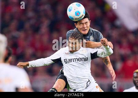 MinJae Kim, min-Jae Kim , FCB 3 competono per la palla, tackle, duello, colpo di testa, zweikampf, azione, lotta contro Amine Adli, Lev 21 nella partita FC BAYERN MUENCHEN - BAYER 04 LEVERKUSEN il 28 settembre 2024 a Monaco, Germania. Stagione 2024/2025, 1.Bundesliga, FCB, München, giorno 5, fotografo Spieltag: Peter Schatz - LE NORMATIVE DFL VIETANO QUALSIASI USO DI FOTOGRAFIE come SEQUENZE DI IMMAGINI e/o QUASI-VIDEO - Foto Stock