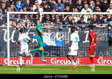 Zwolle, NLD. 28 settembre 2024. ZWOLLE, 29-09-2024, MAC3PARK Stadium, stagione 2024/2025, Eredivisie Football olandese. Almere City portiere Nordin Bakker durante la partita PEC Zwolle - Almere City Credit: Pro Shots/Alamy Live News Foto Stock