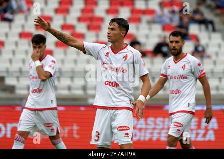 Alessandro Caporale di Cosenza e Andrea Oliveri della SSC Bari durante SSC Bari vs Cosenza calcio, partita di serie B a Bari, Italia, settembre 28 2024 Foto Stock