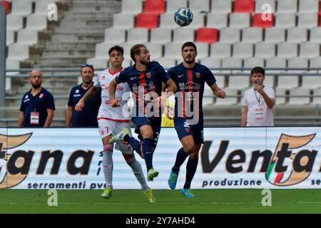 Giacomo Ricci di Cosenza, Andrea Oliveri di SSC Bari, Alessandro Caporale di Cosenza durante SSC Bari vs Cosenza calcio, partita di serie B a Bari, Italia, settembre 28 2024 Foto Stock